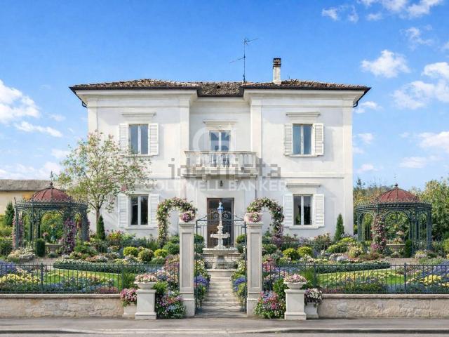 Case e ville in vendita di 167 m² in Via Giuseppe Mazzini, 2
