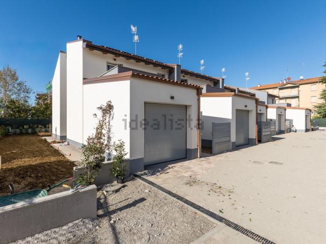 Case e ville in vendita di 167 m² in Via Elio Bragaglia