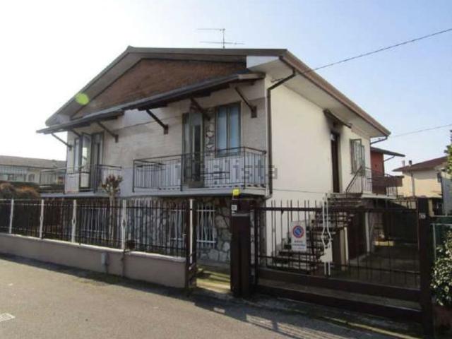 Case e ville in vendita di 167 m² in Via Legnaghese, 34