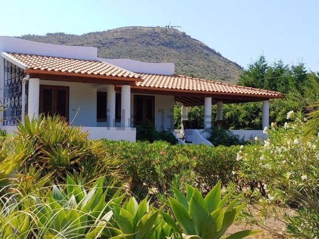 Case e ville in vendita di 167 m² in Via Lentia, 1
