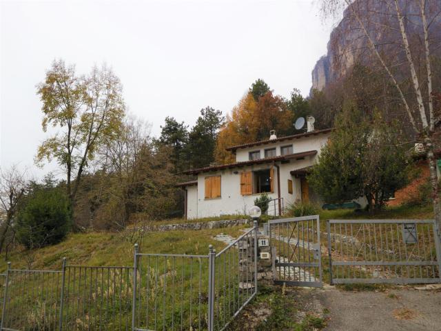 Case e ville in vendita di 167 m² in Via Monte Palo, 11