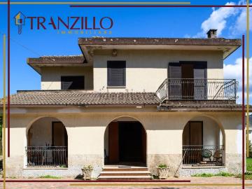 Case e ville in vendita di 167 m² in Via Matteo Angelo Galdi, 25