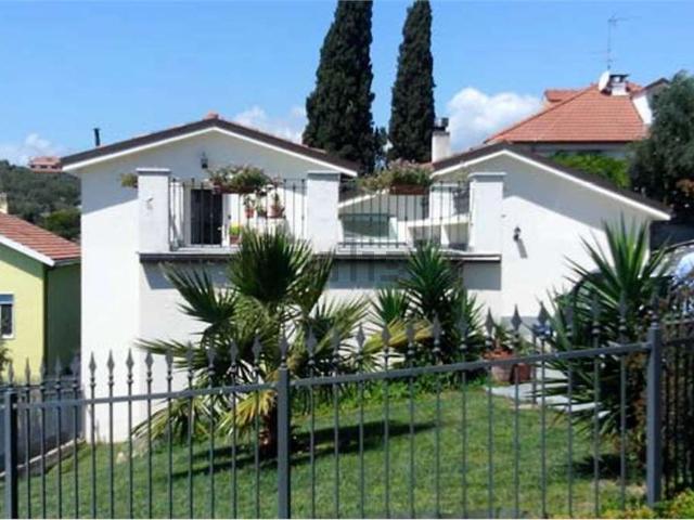 Case e ville in vendita di 167 m² in Via Privata Altamira