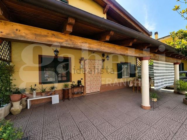 Case e ville in vendita di 168 m² in Via Casarino, 9