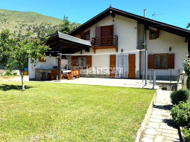 Case e ville in vendita di 168 m² in Via Borgonuovo, 22