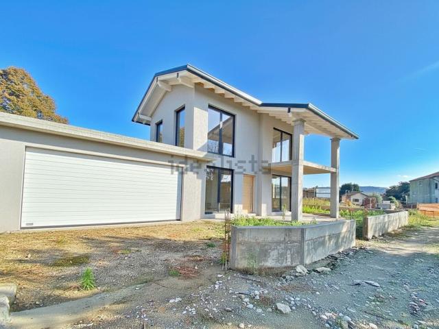 Case e ville in vendita di 168 m² in Via Europa, 19