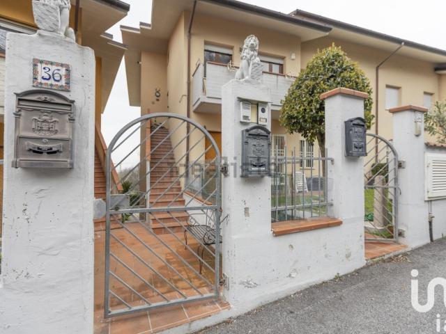 Case e ville in vendita di 168 m² in Via Salvatore Quasimodo