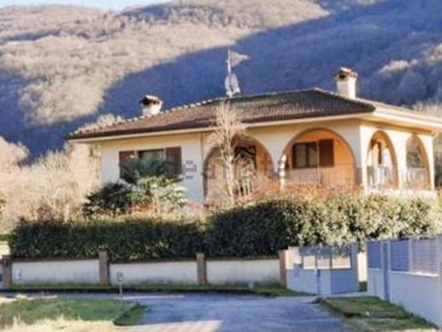 Case e ville in vendita di 168 m² in Via San Leonardo, 115