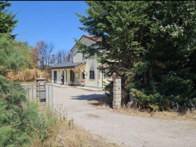 Case e ville in vendita di 168 m² in Via Valmana