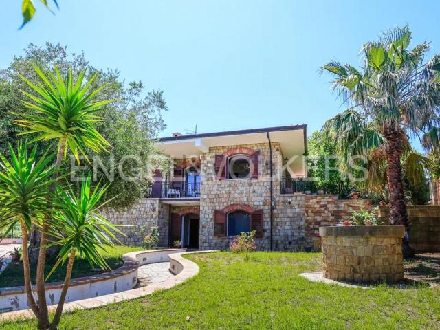 Case e ville in vendita di 168 m² in Contrada Catutè
