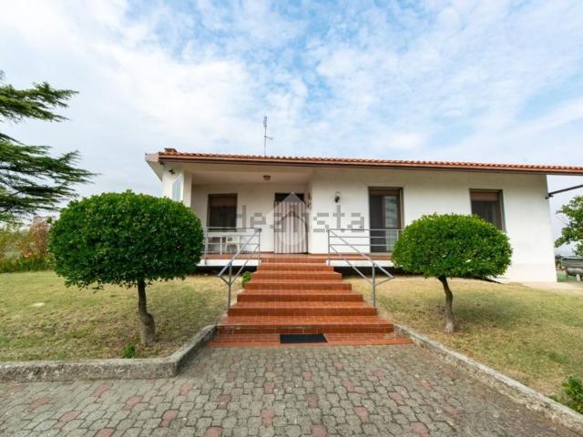 Case e ville in vendita di 168 m² in Strada Monte, 7
