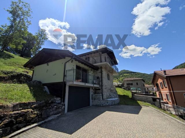 Case e ville in vendita di 169 m² in Via Felice Cavallotti, 1