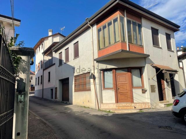 Case e ville in vendita di 169 m² in Via Neri Bergamino, 20