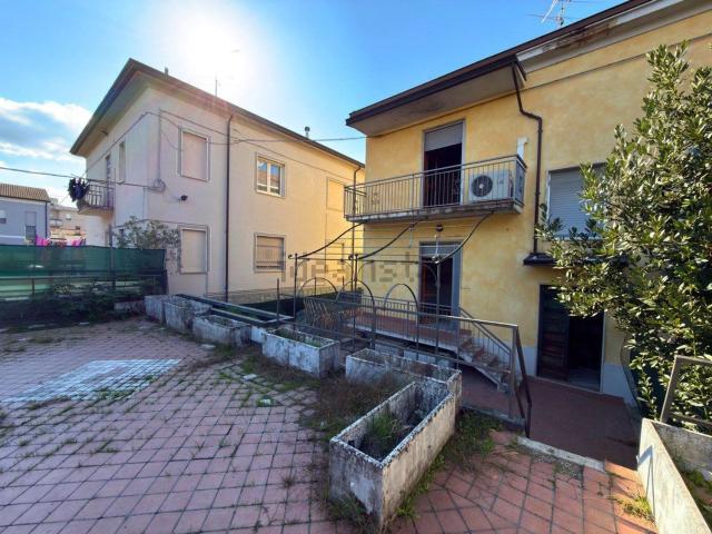 Case e ville in vendita di 169 m² in Via Piave