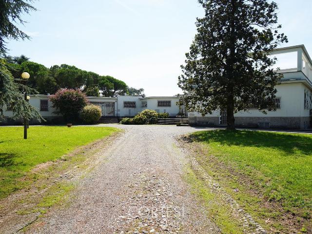 Case e ville in vendita di 1700 m² in Via Monte Presolana, 21