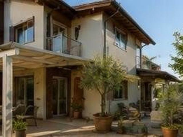 Case e ville in vendita di 170 m²
