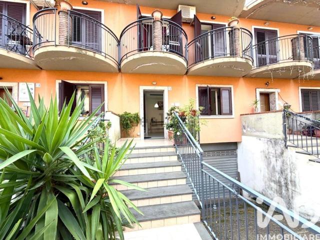 Case e ville in vendita di 170 m² in Via Consolare Valeria, 118