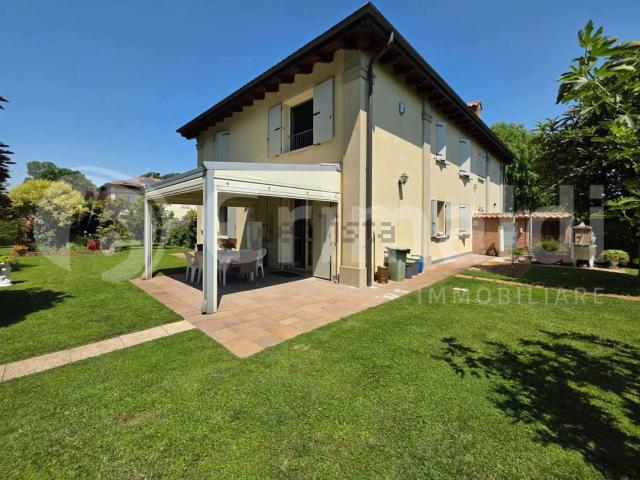 Case e ville in vendita di 170 m² in Via Cadriano, 40