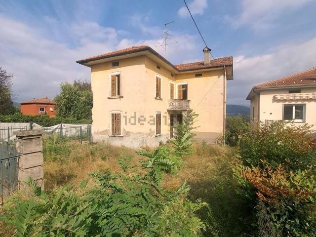 Case e ville in vendita di 170 m² in Via Campagna