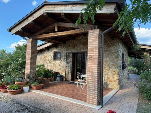 Case e ville in vendita di 250 m² in Via Canniccia