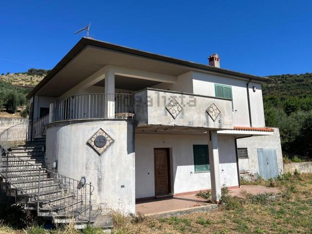 Case e ville in vendita di 170 m² in Via Casali 1 Tratto, 1