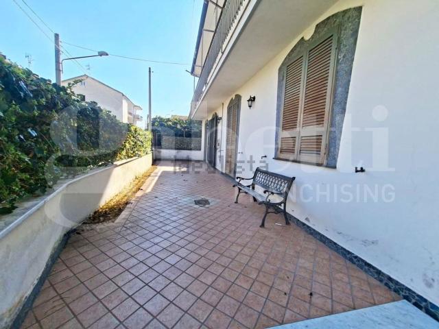 Case e ville in vendita di 170 m² in Via Casilina, 1