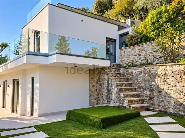 Case e ville in vendita di 170 m² in Via Castagnara
