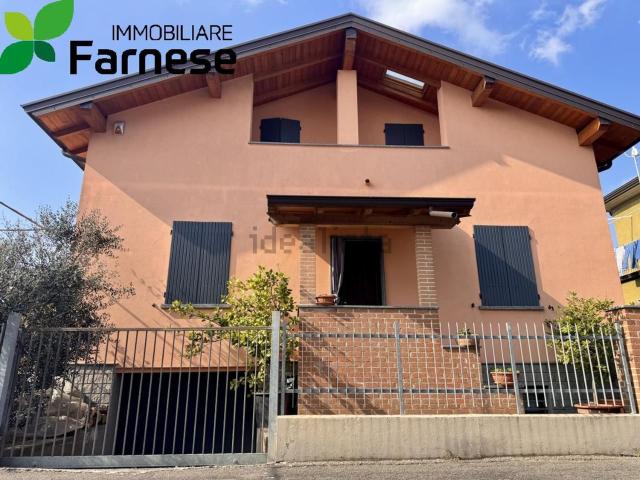 Case e ville in vendita di 170 m² in Via Ceno, 3