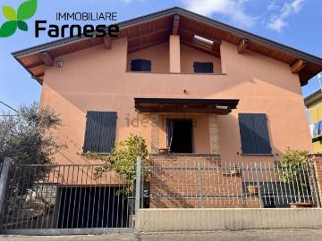 Case e ville in vendita di 170 m² in Via Ceno, 3