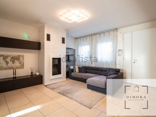 Case e ville in vendita di 170 m² in Via Cesare Pavese