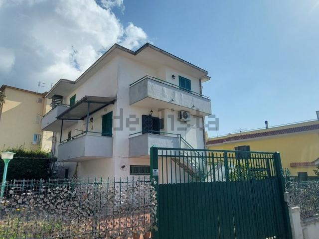 Case e ville in vendita di 170 m² in Via Curtoli