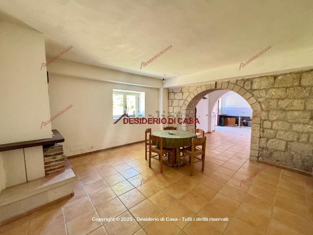 Case e ville in vendita di 170 m² in Via Alcide De Gasperi, 6