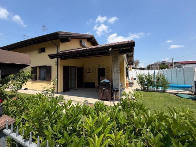 Case e ville in vendita di 170 m² in Via Alessandro Volta