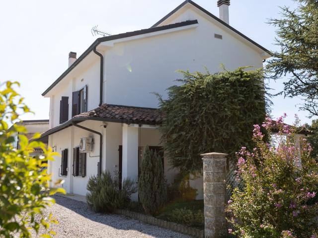 Case e ville in vendita di 170 m² in Via Bova, 27