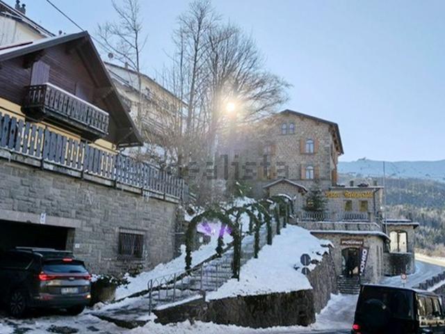 Case e ville in vendita di 170 m² in Via Brennero, 383