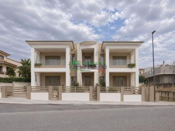 Case e ville in vendita di 170 m² in Via Gesualdo Bufalino