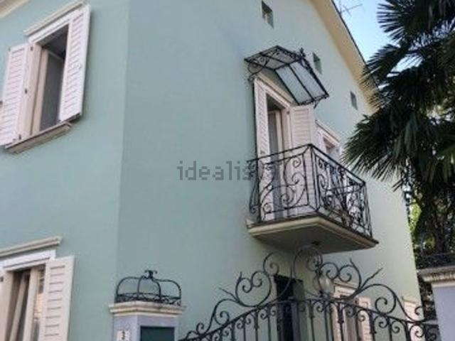 Case e ville in vendita di 170 m² in Via Giuseppe Parini