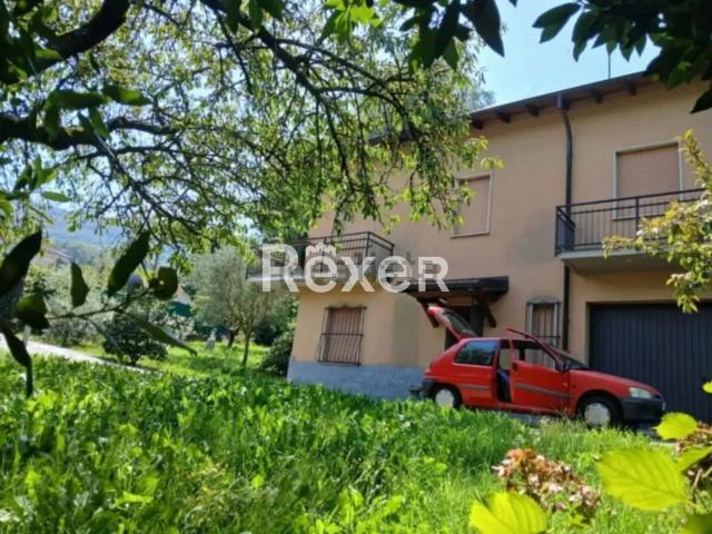 Case e ville in vendita di 170 m² in Via G. Verdi