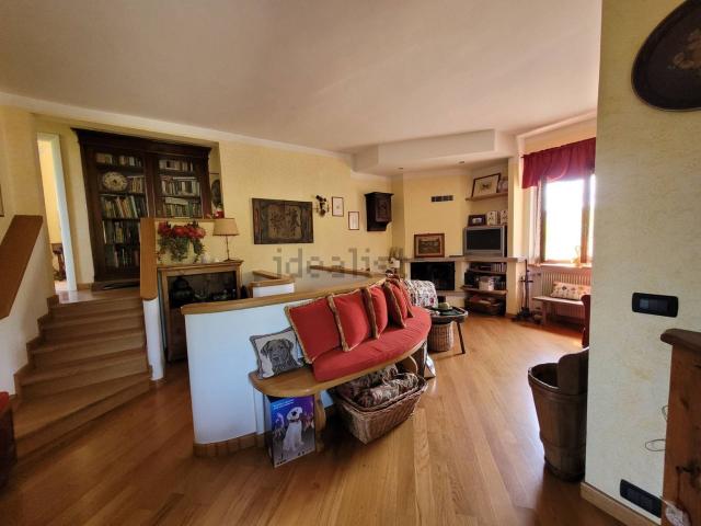 Case e ville in vendita di 170 m² in Via Giaccheri, 2