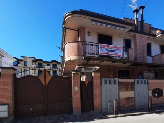 Case e ville in vendita di 170 m² in Via Domenico Pirozzi, 29
