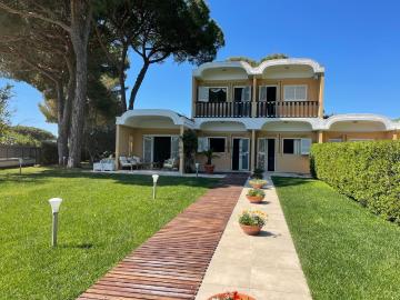 Case e ville in vendita di 170 m² in Via delle Saline