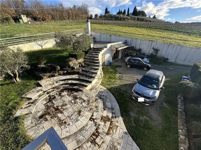 Case e ville in vendita di 170 m² in Via di Pulica