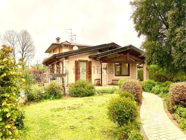 Case e ville in vendita di 170 m² in Via Enrico Berlinguer