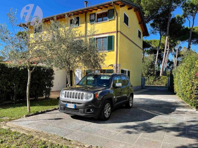 Case e ville in vendita di 170 m² in Via Firenze, 89