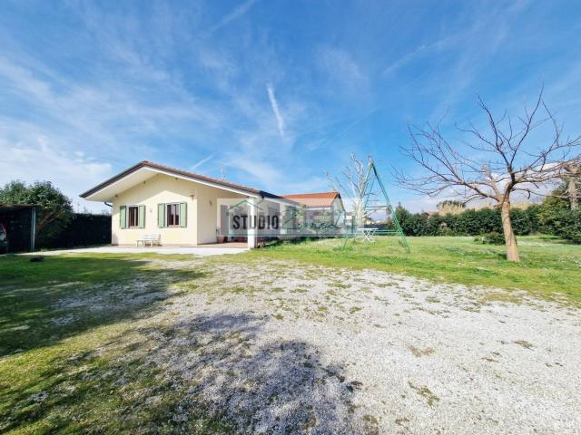 Case e ville in vendita di 170 m² in Via Fratelli Rosselli