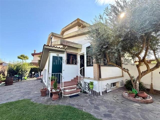 Case e ville in vendita di 170 m² in Via Ortona a Mare