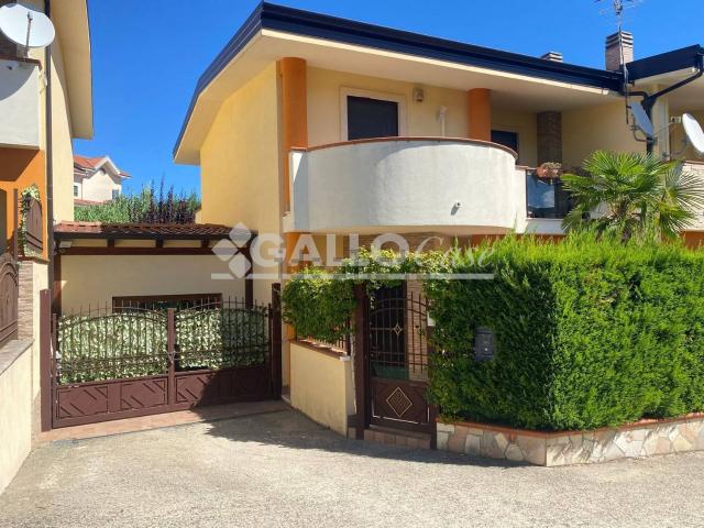 Case e ville in vendita di 170 m² in Via Louis Armstrong, 22