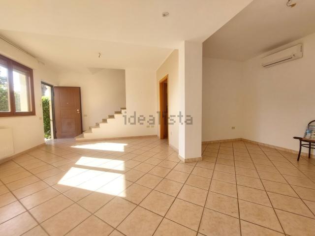 Case e ville in vendita di 170 m² in Via Molara