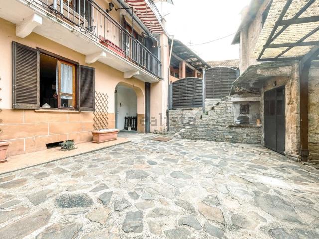 Case e ville in vendita di 170 m² in Via Monsignor Garga, 2