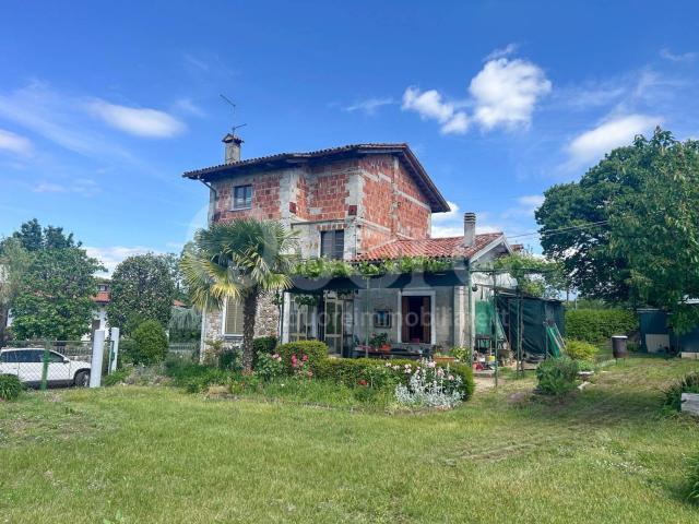 Case e ville in vendita di 170 m² in Via Montello, 15